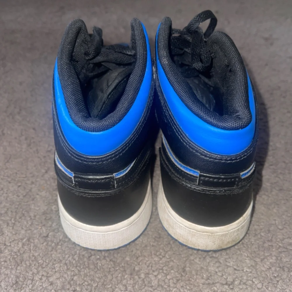 Nike Jordan hi top youth sneakers - Picture 5 of 9